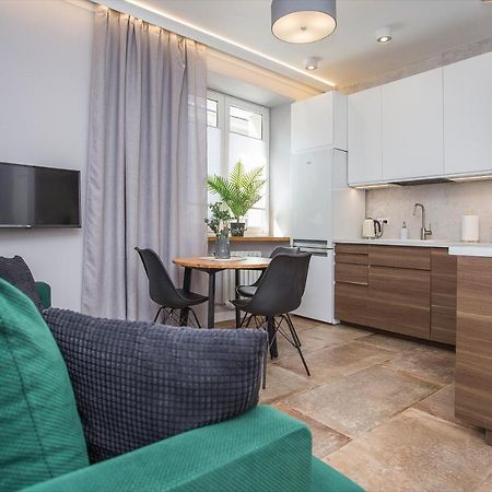 Urban Jungle Apartment In The Heart Of The City ビャウィストク エクステリア 写真