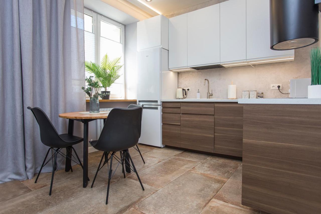 Urban Jungle Apartment In The Heart Of The City ビャウィストク エクステリア 写真